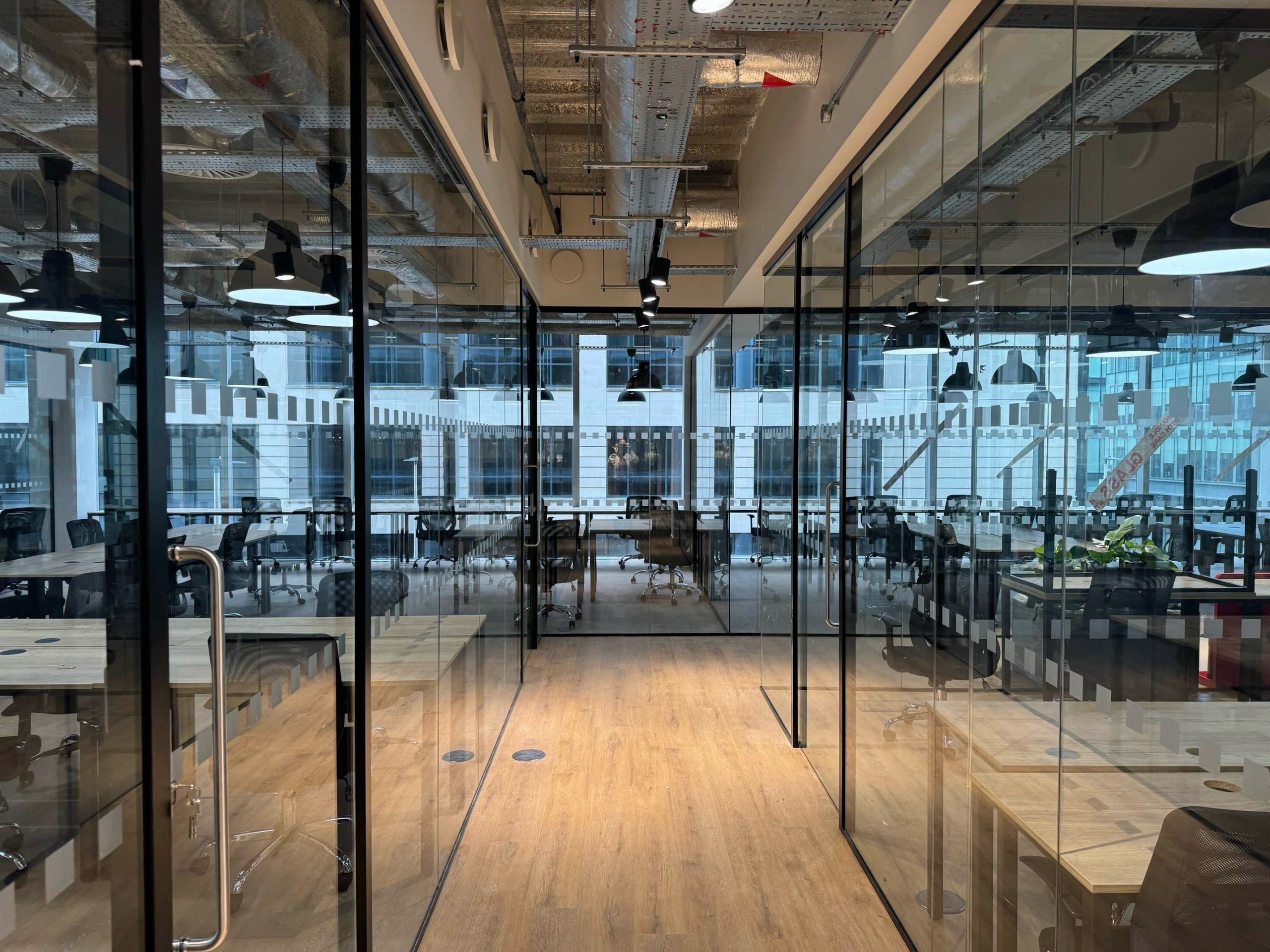 The Benefits of Acoustic Glass Partitions in the Modern Office